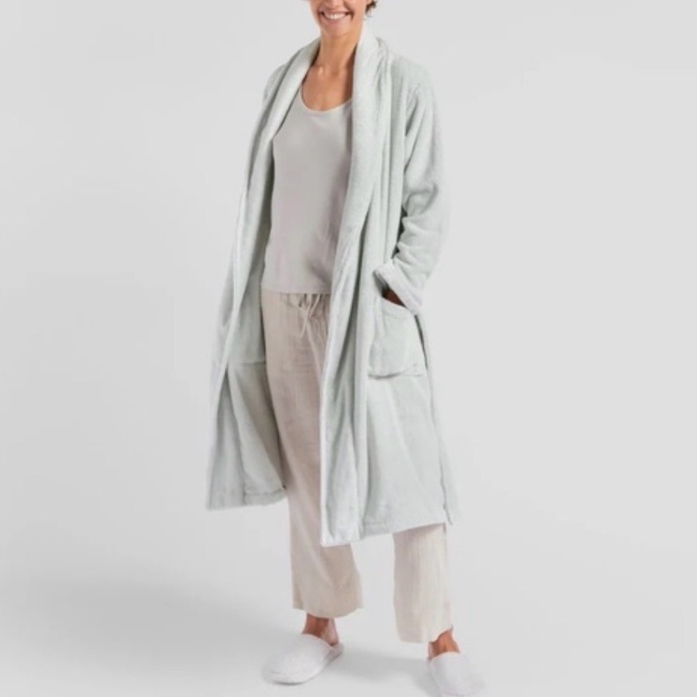 Parachute Luxurious Turkish style Robe size M in the color Mineral NWT - Picture 7 of 13